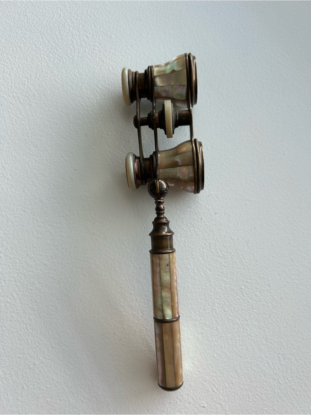 Antique Chevalier Paris Mother of Pearl Opera Glasses with Lorgnette Handle - Picture 6 of 15